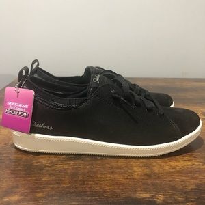 NWT Sketchers Active Avenue Air Cooled Memory Foam
